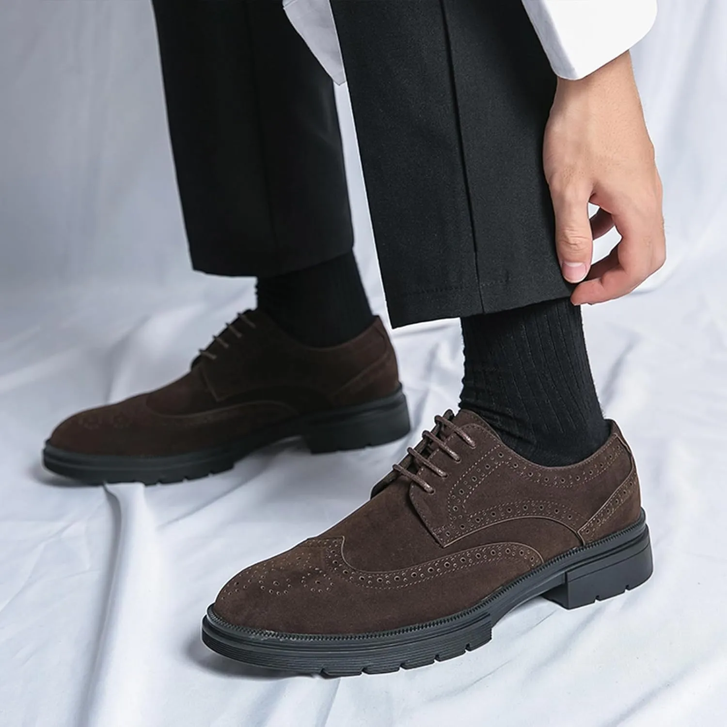 Men's Suede Lace Up Wingtip Oxford Shoes Classic Brogues Business Dress Shoes Fashion Comfortable Platform Derby Formal Shoes