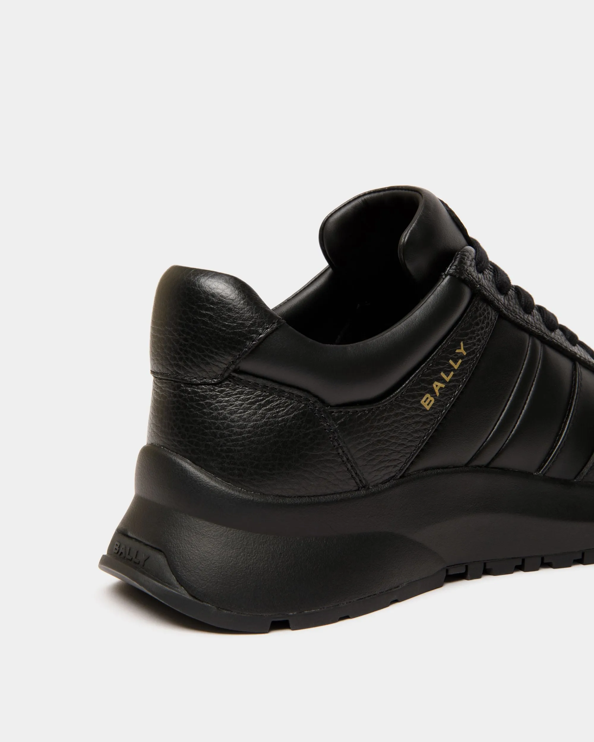 Outline Sneaker in Black Leather