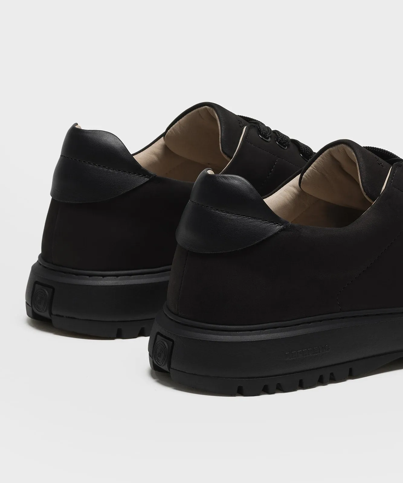 The Tennis Top All Black Nubuck