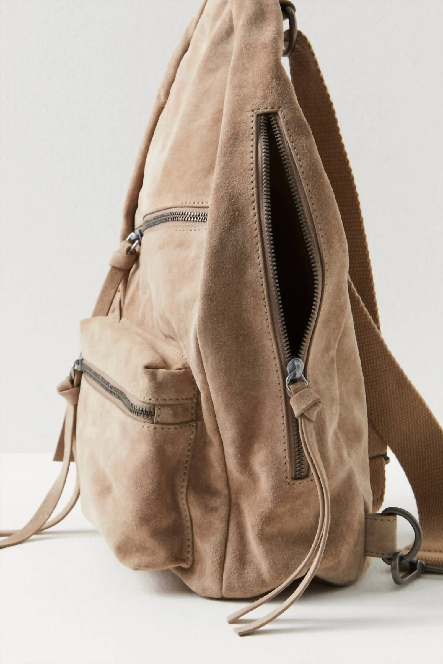 Women's Oxford Suede Sling Bag In Mushroom